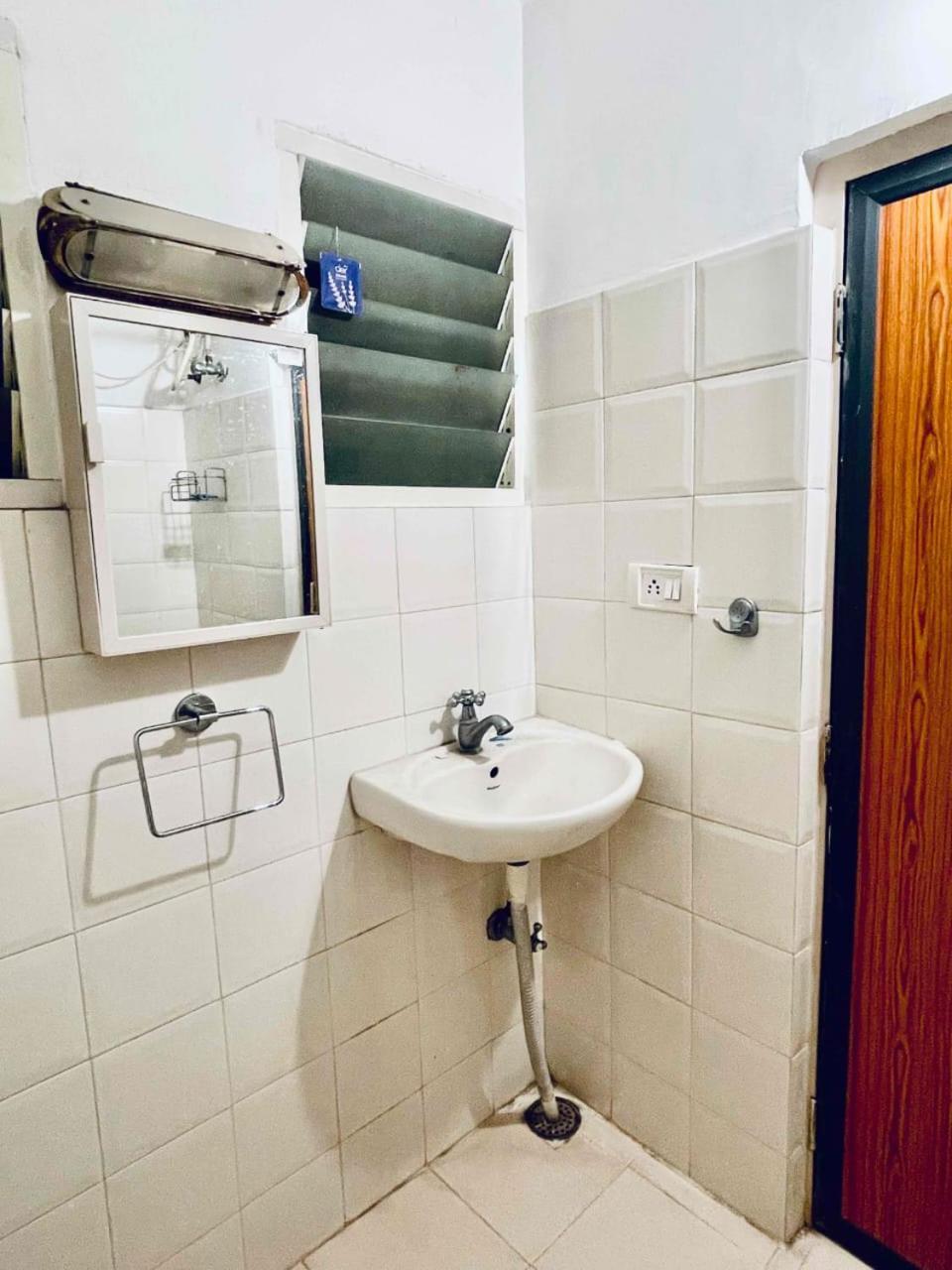 Shanthi Home Stay Puttaparthi Exteriér fotografie